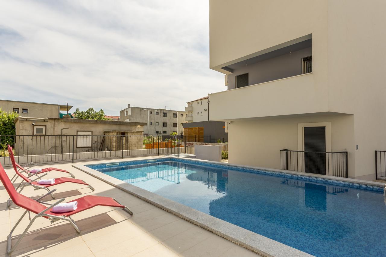 פודסטראנה Luxury 3 Bed Apartment, Large Terrace, Pool, Close To Beach And Split! מראה חיצוני תמונה