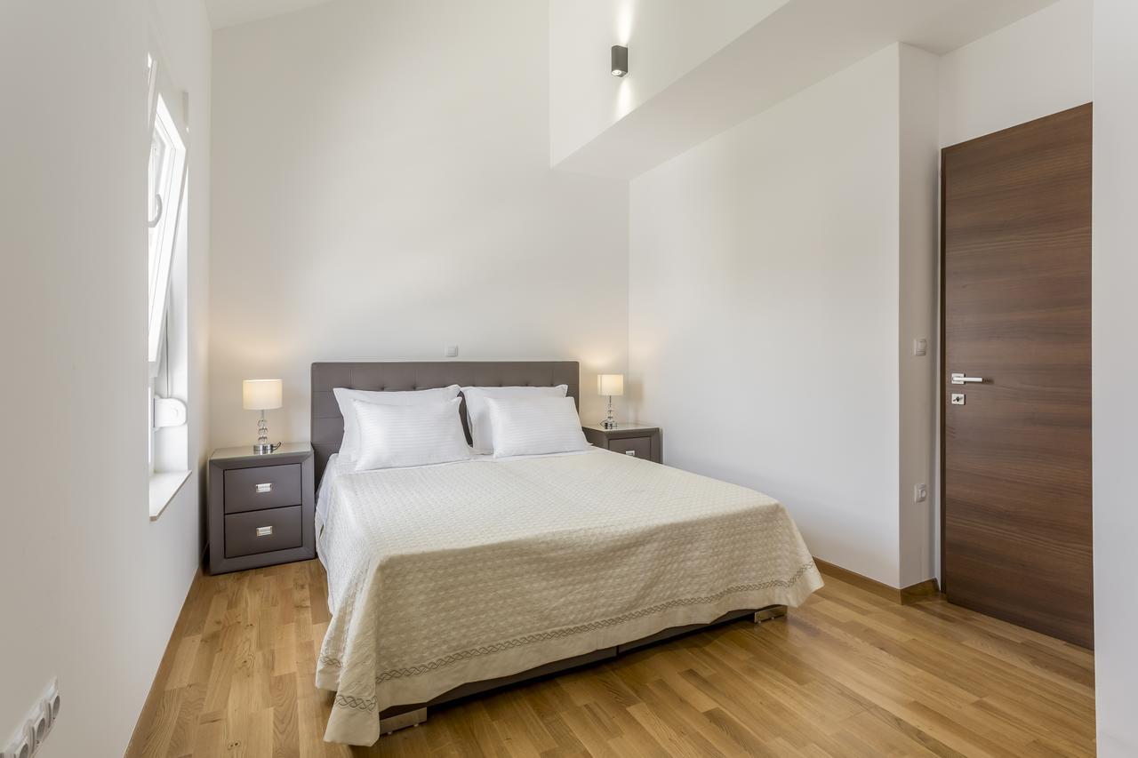 פודסטראנה Luxury 3 Bed Apartment, Large Terrace, Pool, Close To Beach And Split! מראה חיצוני תמונה