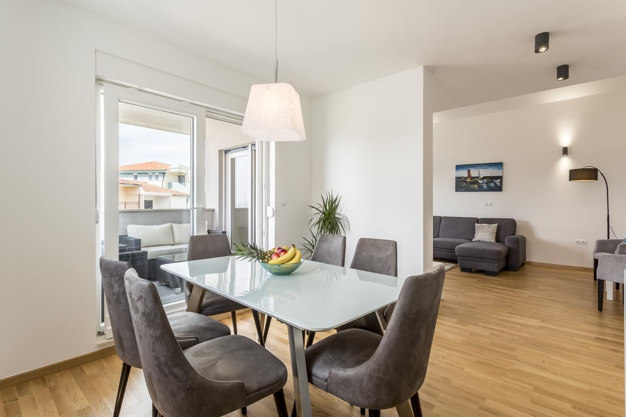 פודסטראנה Luxury 3 Bed Apartment, Large Terrace, Pool, Close To Beach And Split! מראה חיצוני תמונה