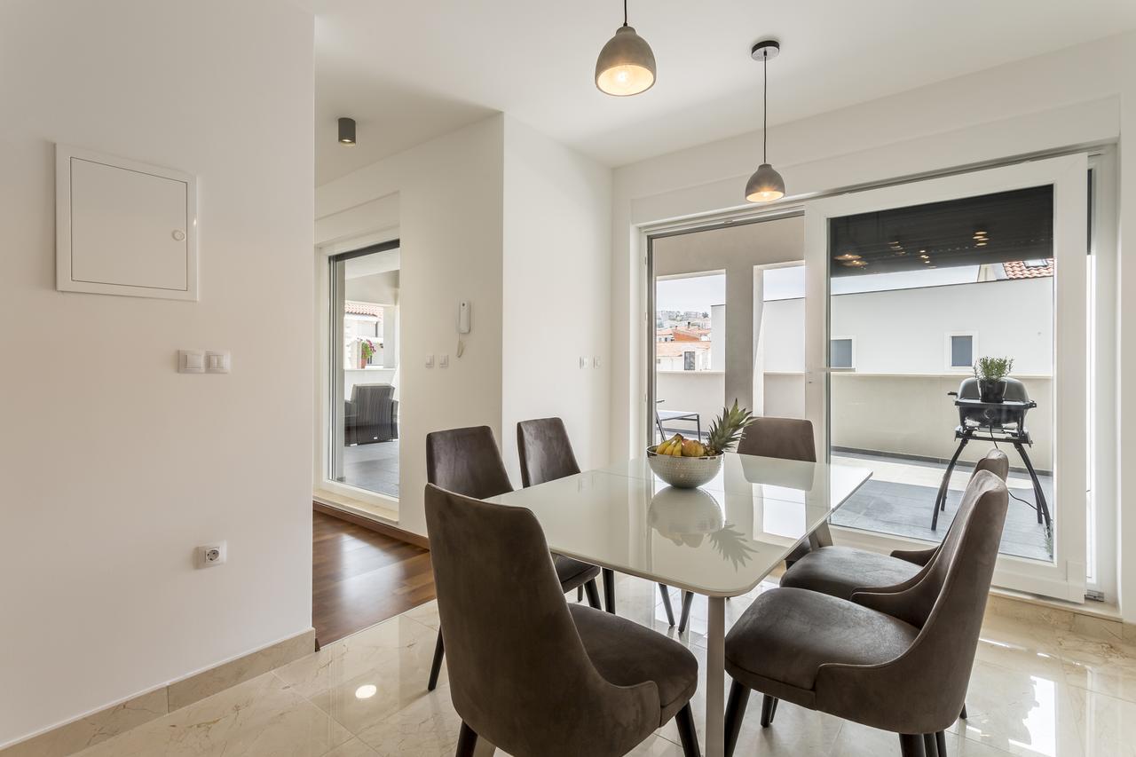 פודסטראנה Luxury 3 Bed Apartment, Large Terrace, Pool, Close To Beach And Split! מראה חיצוני תמונה