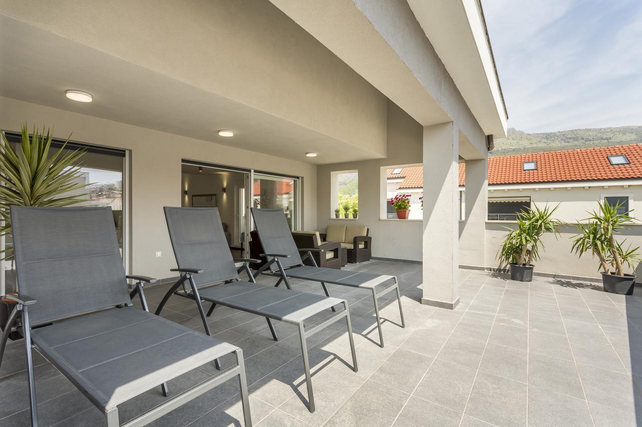 פודסטראנה Luxury 3 Bed Apartment, Large Terrace, Pool, Close To Beach And Split! מראה חיצוני תמונה