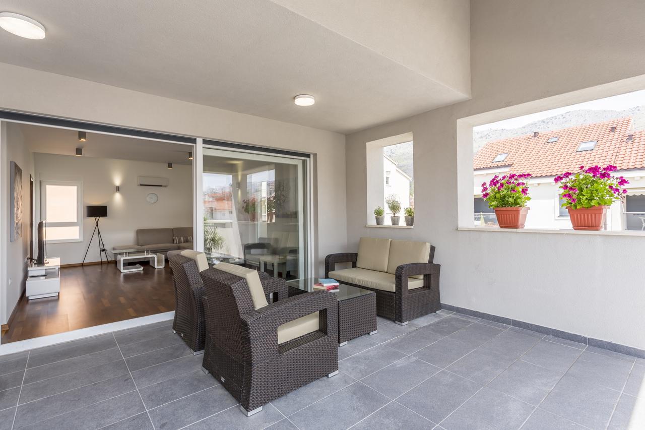 פודסטראנה Luxury 3 Bed Apartment, Large Terrace, Pool, Close To Beach And Split! מראה חיצוני תמונה